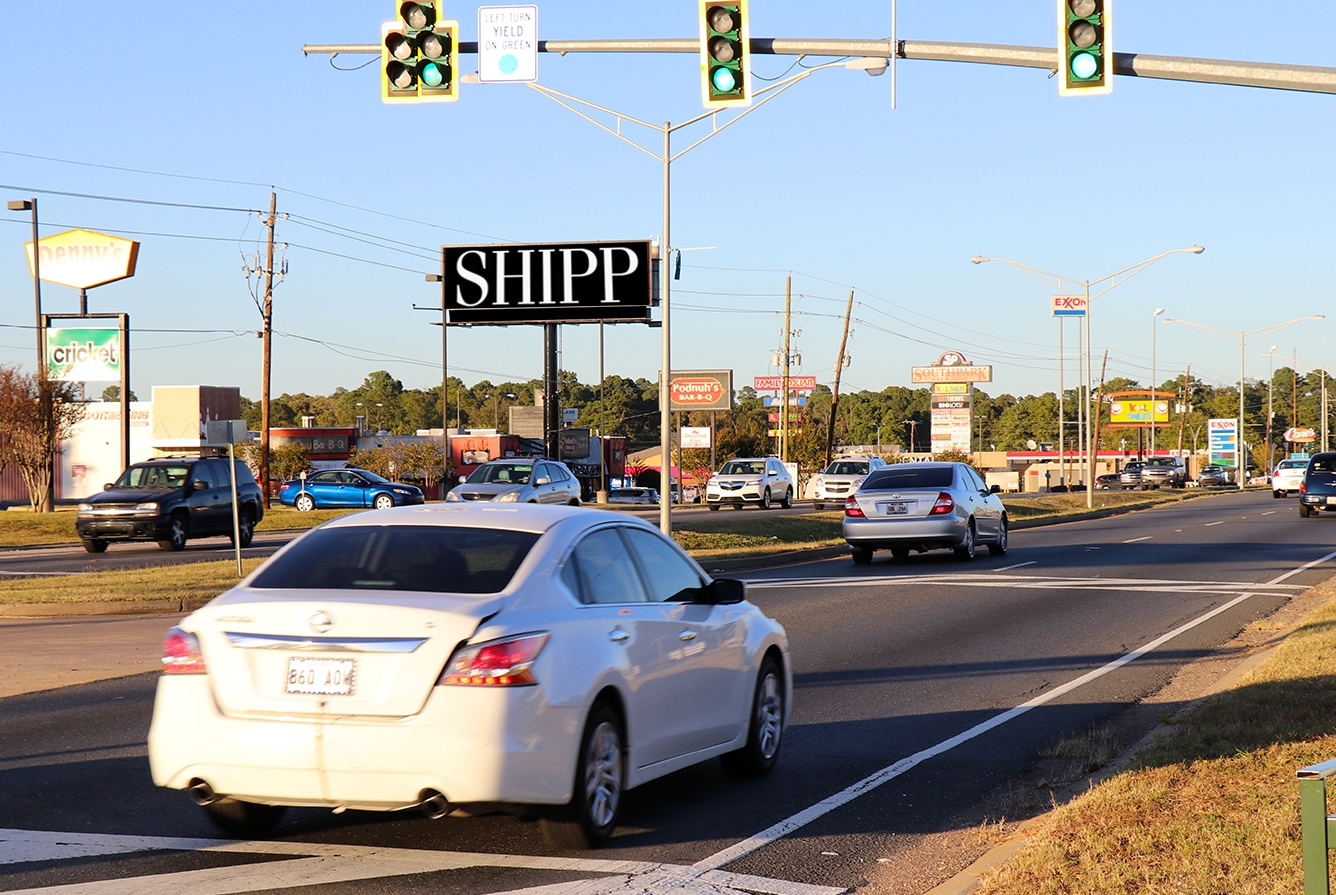 Shipp Outdoor Mansfield Rd S face digital billboard in Shreveport, LA